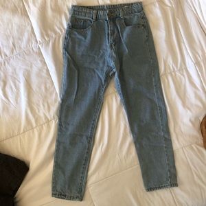 Vintage High-Waisted Mom Jeans Light Wash